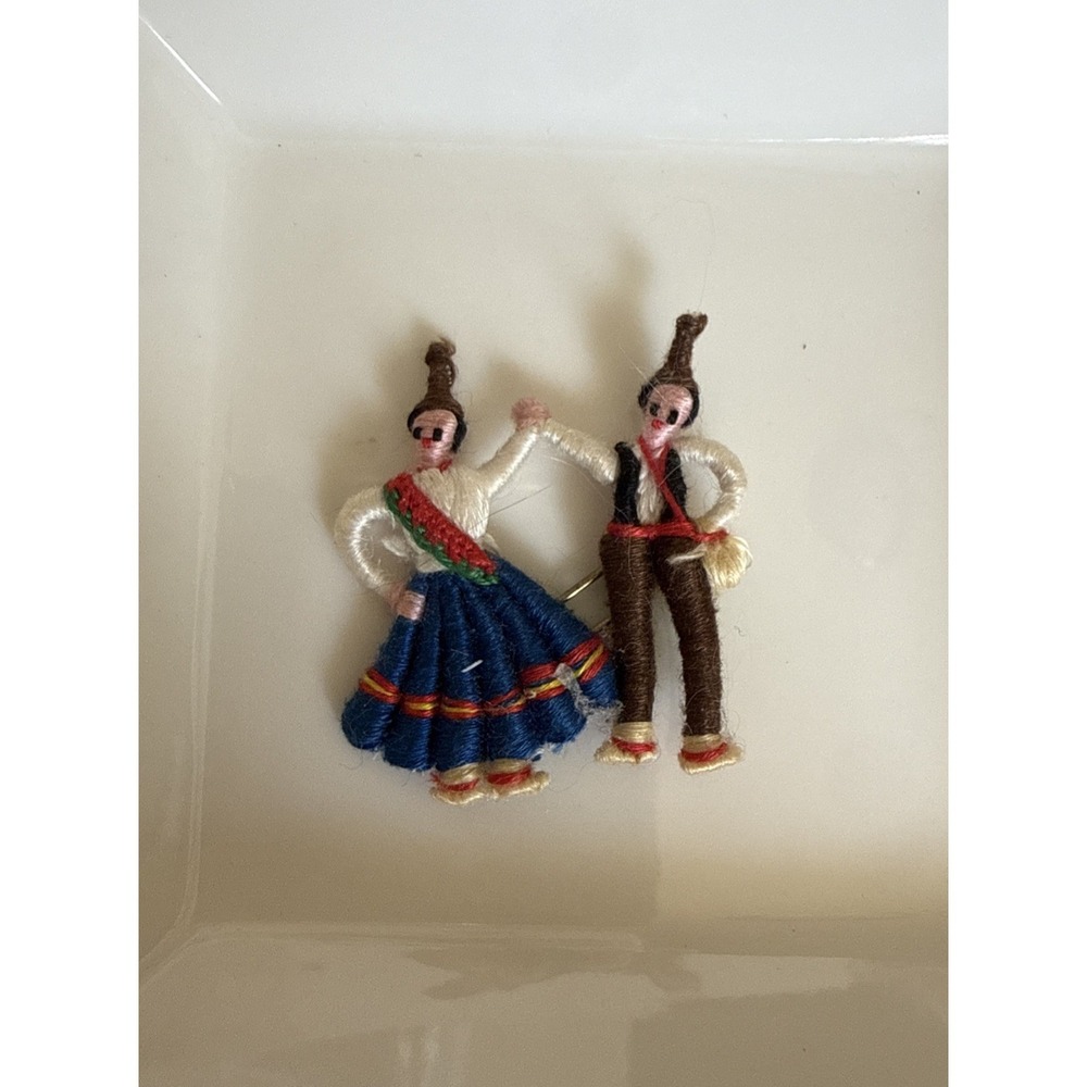 Vintage Handmade Thread Pin Portugal‎ Couple Dancing Souvenir Lapel Pin 1"